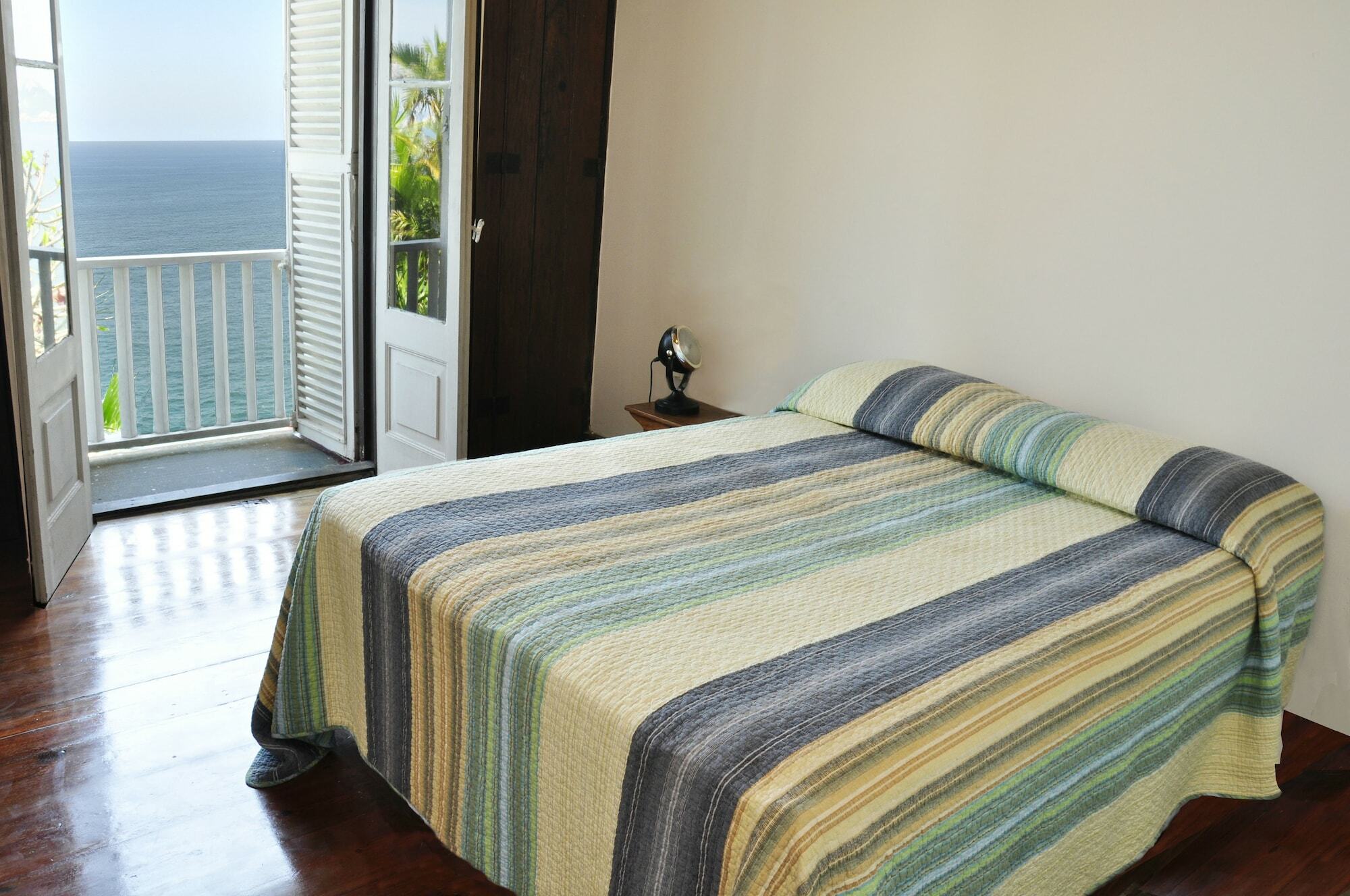 Cliffside - Boutique & *